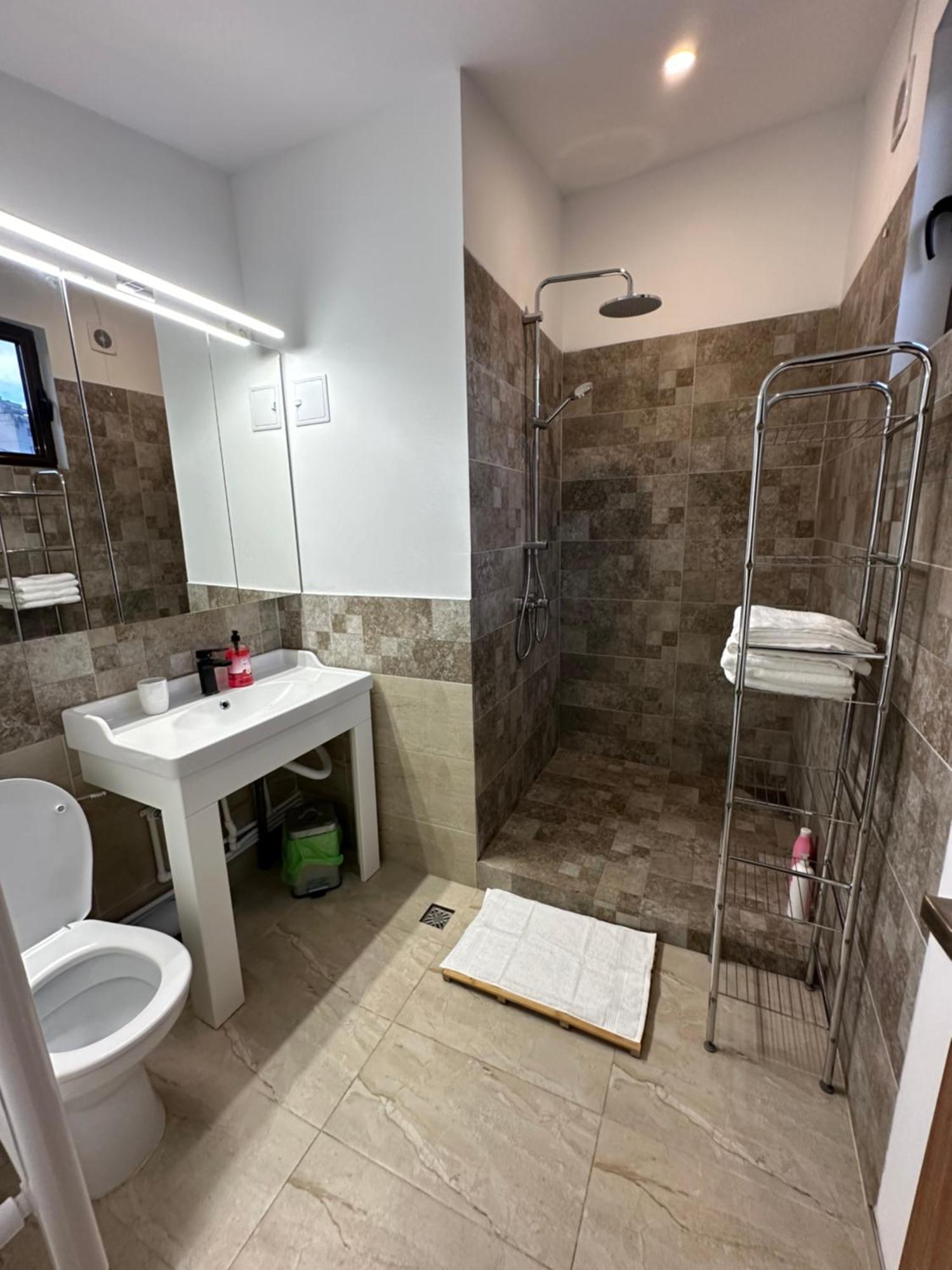 Conta Apartments Крайова Екстериор снимка